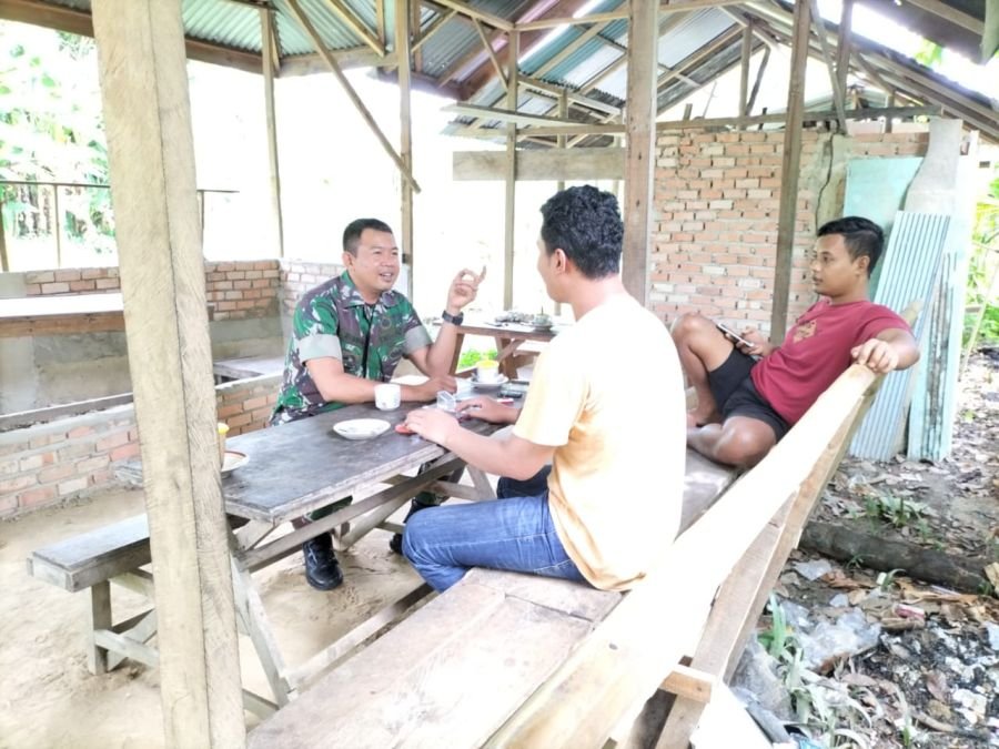 Tingkatkan dan Jaga hubungan Sinergitas, Babinsa Koramil 07/Kampar Serda Alexander Komsos Dengan Tok