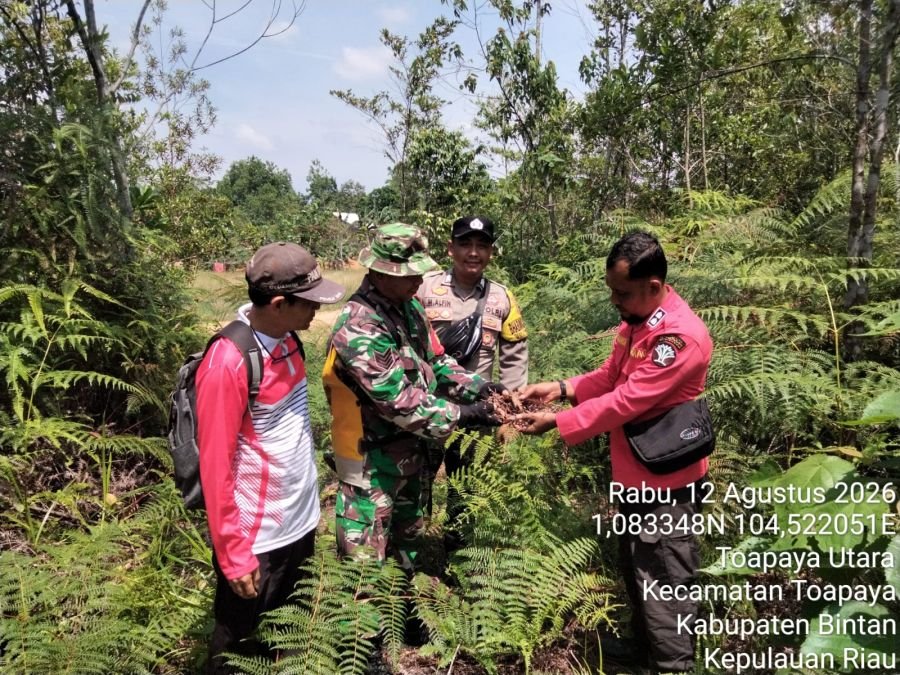 Tingkatkan Kesiapsiagaan, Babinsa Toapaya Utara Gelar Patroli Terpadu Bersama KLHK di Toapaya Asri
