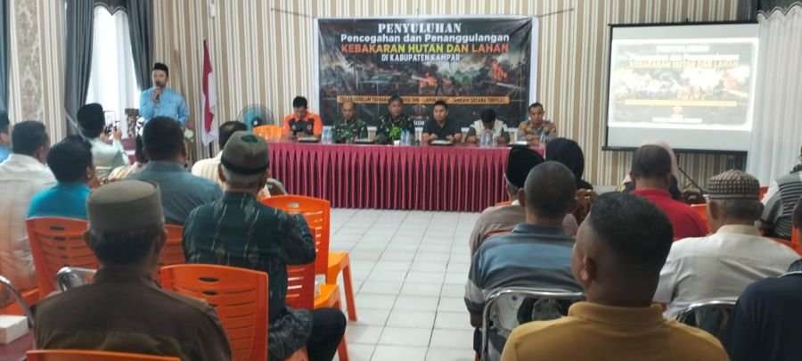 Tingkatkan Kewaspadaan Karhutla, Babinsa Koramil 01/Bangkinang dan Warga Ikuti Penyuluhan dari Mabes