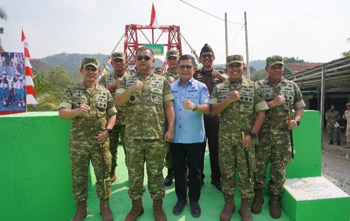 Tinjau Jembatan Gantung Garuda di OKU, Kasad: TNI Harus Jadi Solusi Kesulitan Rakyat!