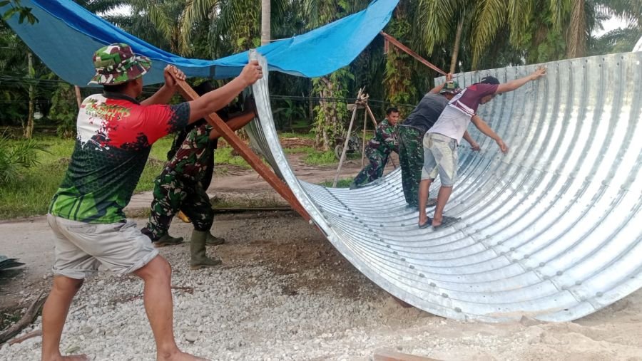 TNI AD Kawal Pembangunan Dua Jembatan Armco di Sungai Sembilan, Akses Ratusan Warga Segera Terhubung