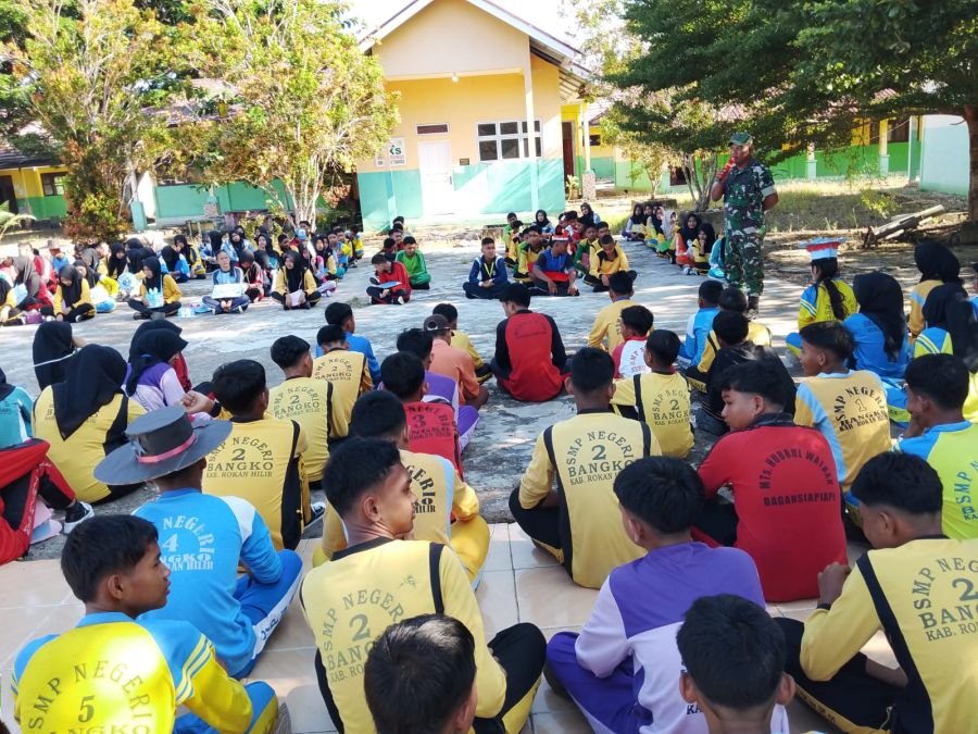 TNI Bekali Ratusan Siswa Baru SMKN 1 Bangko Bahaya Narkoba hingga PBB dalam MPLS
