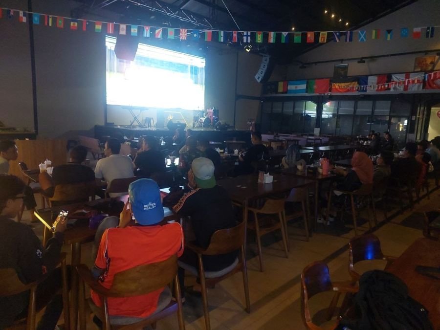 TNI Bersama Masyarakat, Babinsa Warnai Euforia Nobar Piala Dunia FIFA 2026 di Pekanbaru