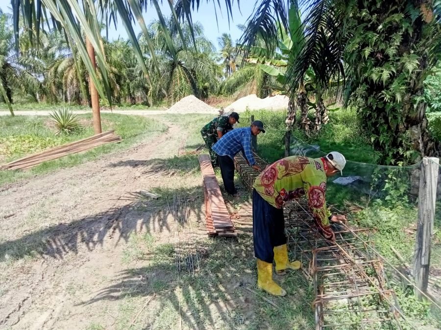 TNI Bersama Warga Kebut Progres Jembatan Garuda di Kubu