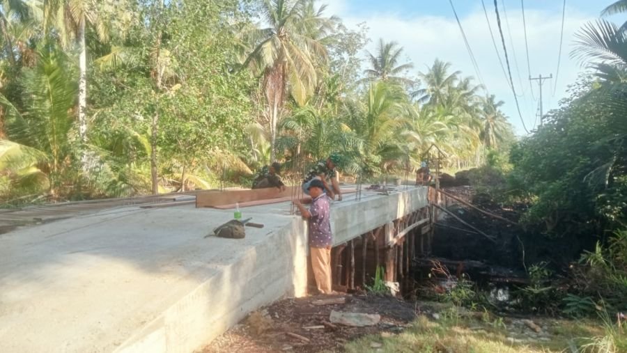 TNI dan Warga Bahu-Membahu, Pembangunan Jembatan Garuda Dikebut