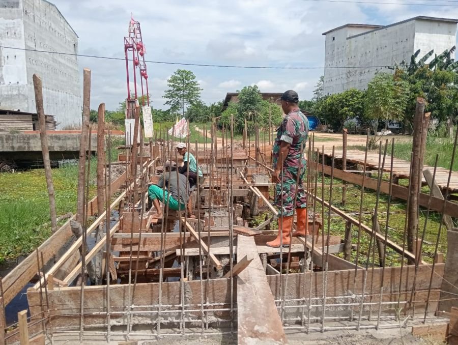 TNI dan Warga Sinergi Bangun Jembatan Garuda di Pekaitan, Progres Capai 10 Persen.