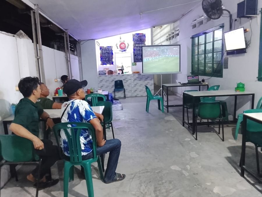 TNI dan Warga Tanjung Balai Karimun Bersatu Lewat Nobar Piala Dunia