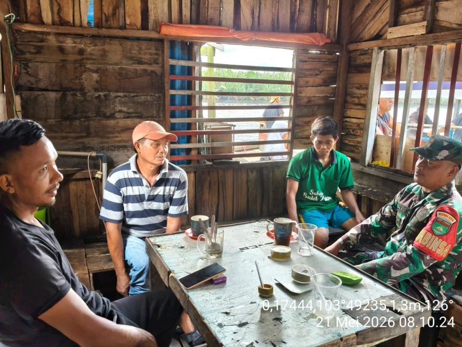 TNI Hadir di Tengah Masyarakat, Babinsa Koramil 10/Pelangiran Aktif Sambangi Warga