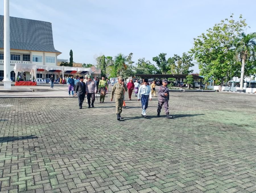 TNI Ikut Serta dalam Upacara Hari Pendidikan Nasional 2026 di Kepulauan Meranti