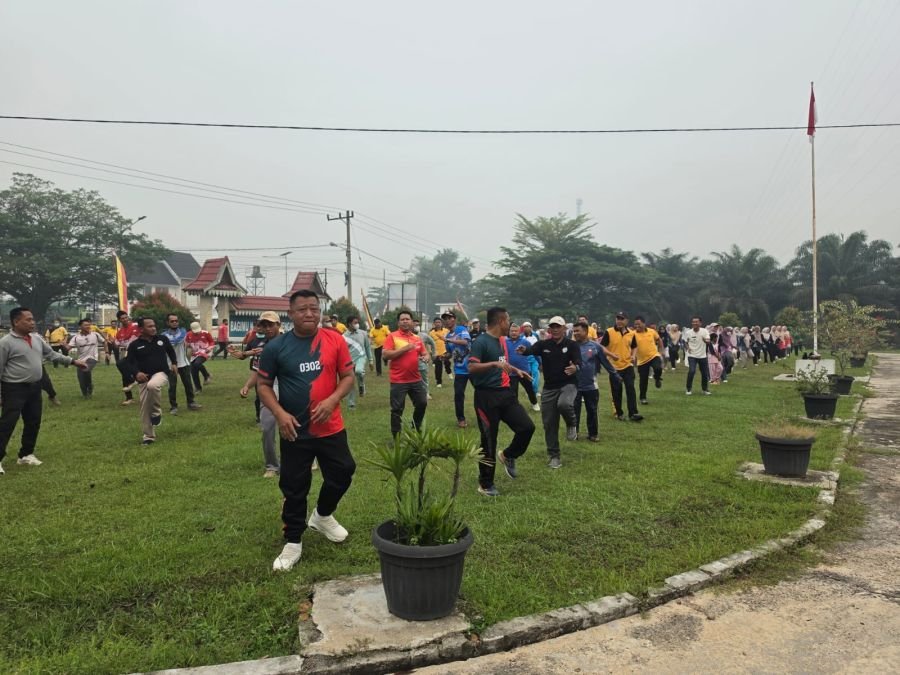 TNI-Polri dan Camat Singingi Kompak Meriahkan HUT ke-27 Kuansing
