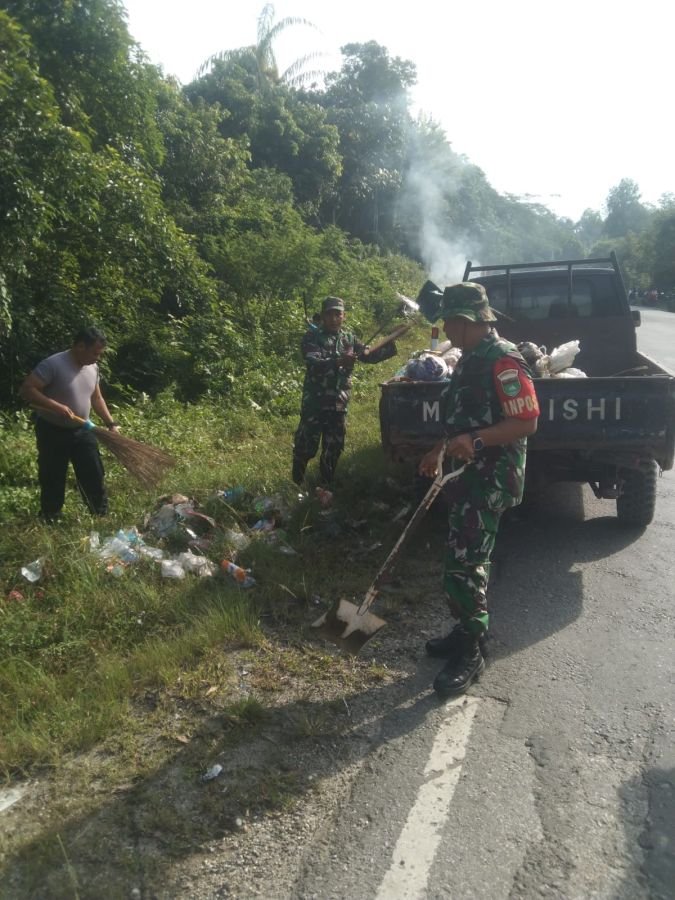 TNI-Polri dan Forkopimcam Singingi Bergerak Bersihkan Bukik Cokiak