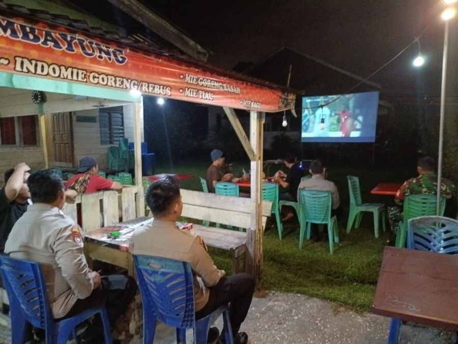 TNI, Polri dan Masyarakat Nonton bareng Piala Dunia di Siak, Jalin Keakraban dan silahturahmi.