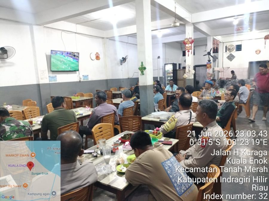 TNI-Polri dan Pemuda kuala Enok Kompak Nobar Piala Dunia 2026, Suasana Hangat Penuh Kebersamaan