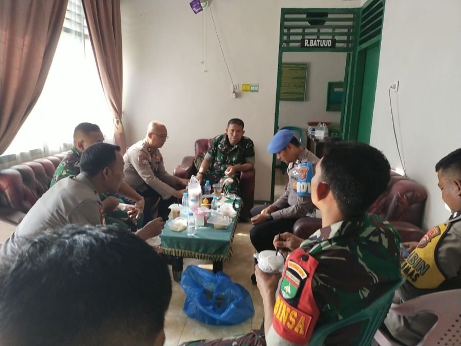 TNI-Polri Perkuat Sinergi Lewat Silaturahmi di Koramil Kepenuhan