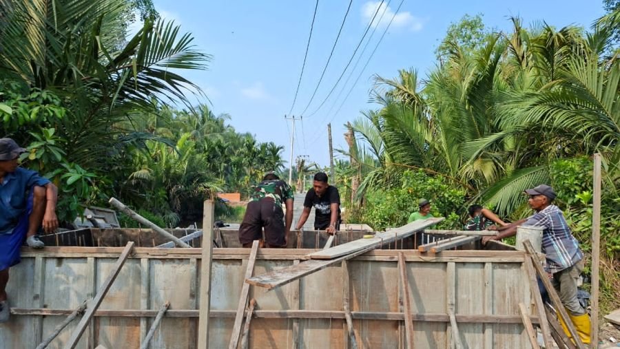 TNI-Rakyat Bersinergi, Pembangunan Jembatan di Lintas Enok Dikebut