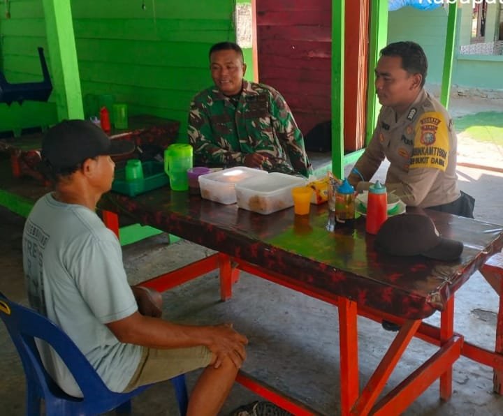 Tunjang Tugas Pokok, Babinsa Koramil 0321-03/Bgs Rohil dan Bhabinkamtibmas Kompak laksanakan komsos