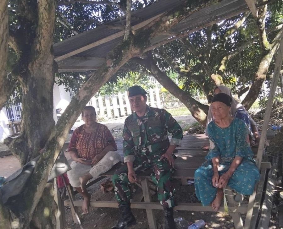Turun ke Desa, Babinsa Ramil 07/KH Pantau Kondisi Wilayah Secara Langsung