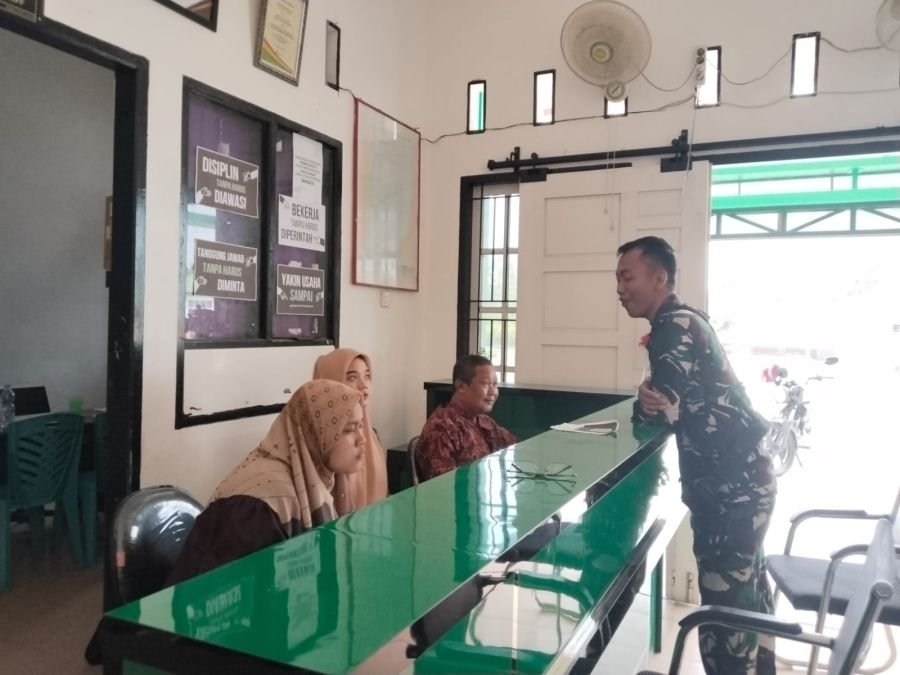 Turun Langsung ke Lapangan, Babinsa Babinsa Koramil 02/Tebing Bongkar Risiko Besar Pembakaran Lahan