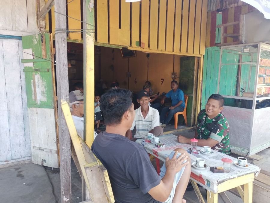 Turun Langsung ke Warga, Babinsa Kuansing Jaga Kondusivitas Wilayah