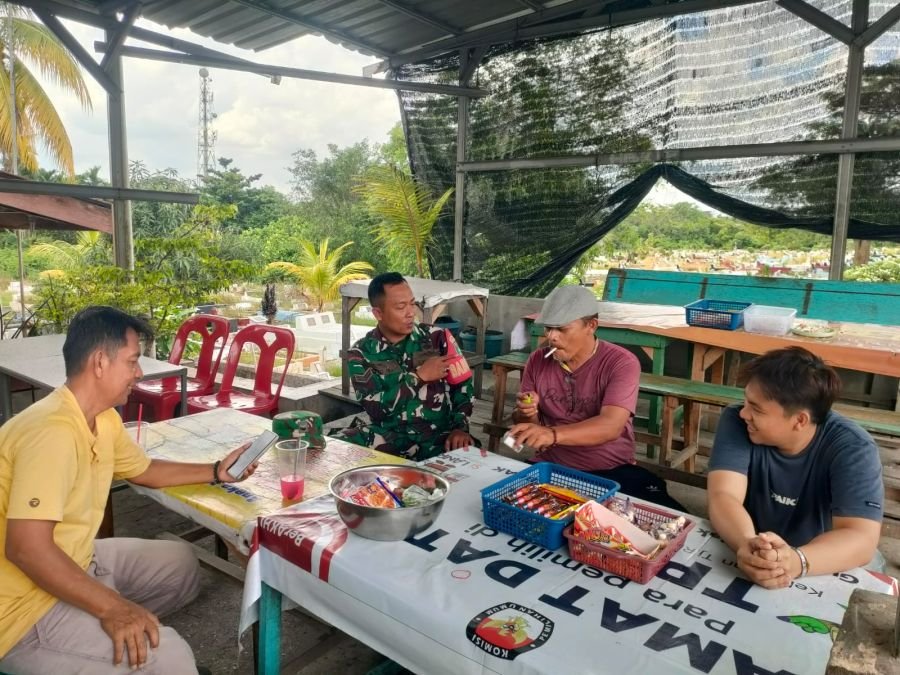 Turun Langsung ke Wilayah Binaan, Babinsa Tanjung Rhu Tekankan Pentingnya Faktor Keselamatan Kerja