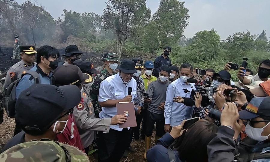 *Turut Padamkan Api, Dandim 0313/KPR Bersama Forkopimda Kampar Dampingi Menteri LHK dan Kapolda Riau