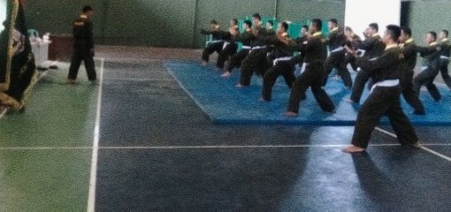 Uji Kenaikan Tingkat Pencak Silat Anggota Koramil 16/Tapung Tempa Teknik dan Jiwa Ksatria Prajurit