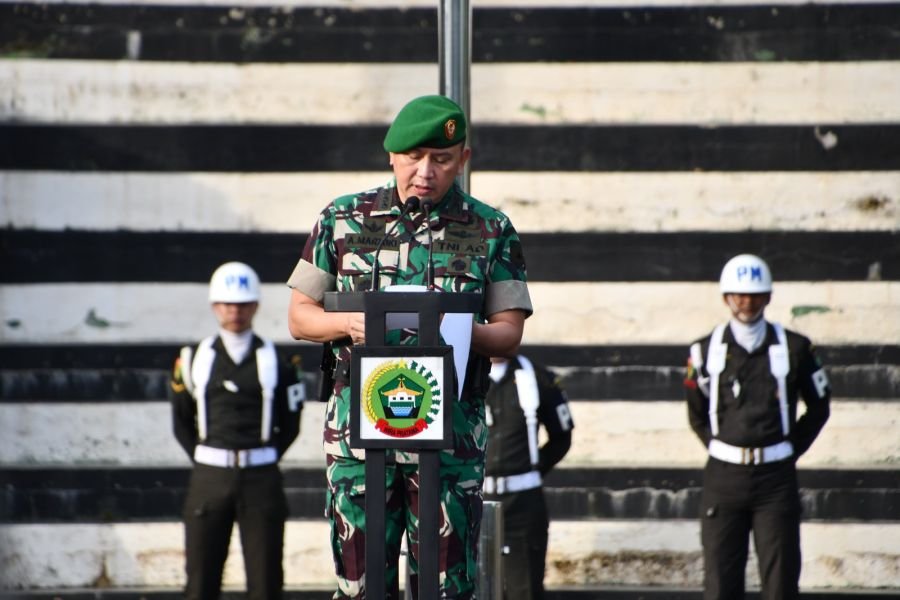 UPACARA BULANAN DI LAKSANAKAN DI MARKAS KOMANDO RESORT MILITER 033/WIRA PRATAMA
