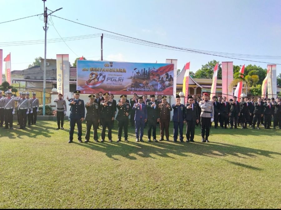 Upacara HUT Bhayangkara ke-80 di Polres Pelalawan, Sinergitas TNI-Polri dan Forkopimda Perkuat Penga