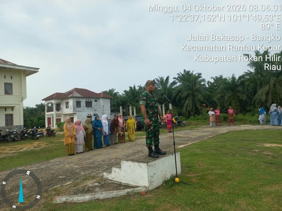 Upacara Memperingati HUT Rokan Hilir yang Ke - 27 Tahun Di Halaman Kantor Camat Rantau Kopar.