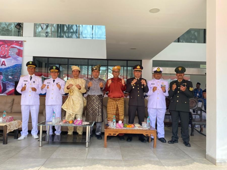 HUT RI ke-81 di PLBN Serasan, TNI dan Warga Perbatasan Kobarkan Nasionalisme