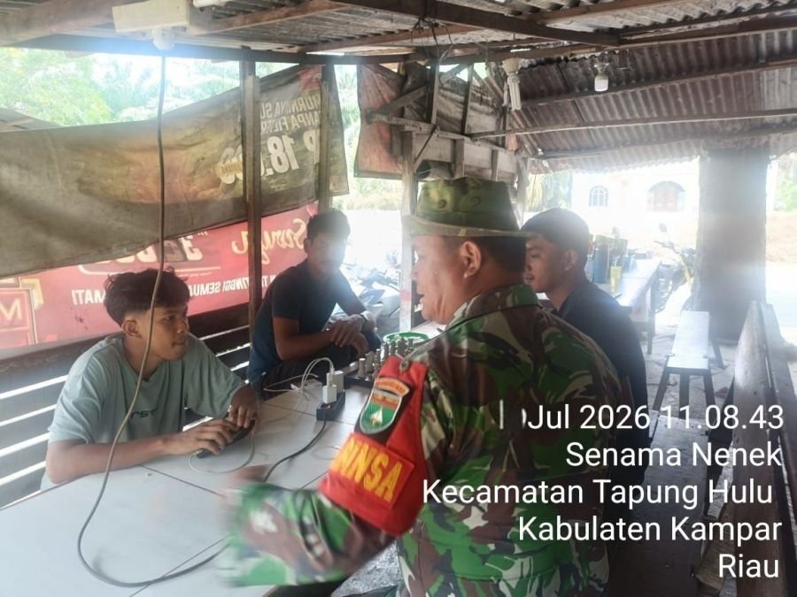 Babinsa Tapung Hulu Gencarkan Edukasi Bahaya Narkoba ke Warga