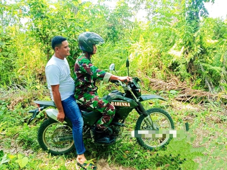 Upaya Pencegahan Karhutla Dilakukan Babinsa Koramil 02 Rambah Kodim 0313/KPR