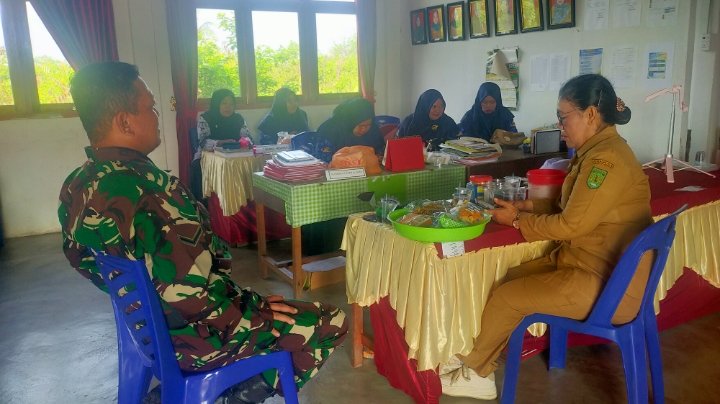 Usai Bertugas, Babinsa Dampingi Kepulangan Paskibra Pulau Burung ke Sekolah Asal