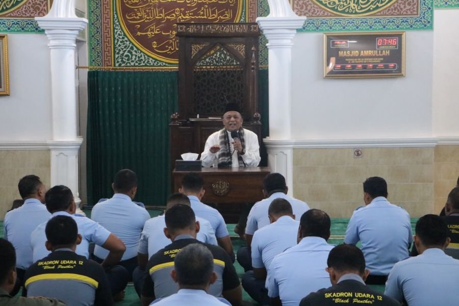 Ustadz Zulfadli Sampaikan Kajian Tentang Keseimbangan Dunia dan Akhirat