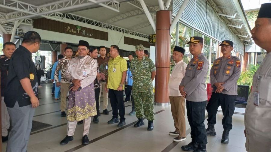 Wakili Dandim 0301/Pbr, Danramil 02/Kota Hadiri Penjemputan 213 Jamaah Haji Kloter BTH 03