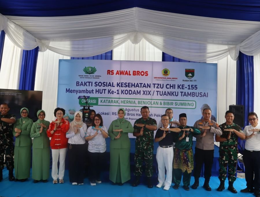 Wakili Dandim 0301/Pekanbaru, Danramil Hadiri Bakti Sosial Kesehatan Gratis HUT ke-1 Kodam XIX/TT