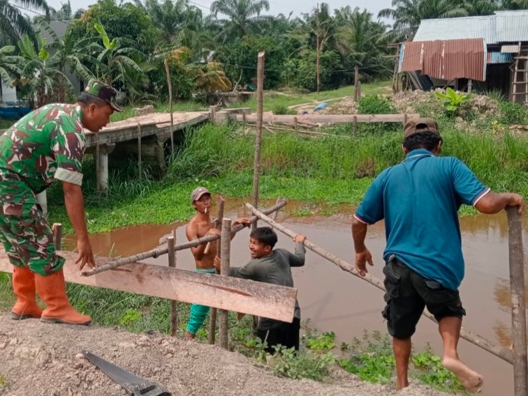 Warga Bersama TNI Bahu-membahu, Pembangunan Jembatan Garuda di Pekaitan Resmi Dimulai