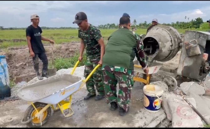 Warga dan TNI Bersinergi, Pembangunan Jembatan Garuda di Desa Melai Terus Dikebut