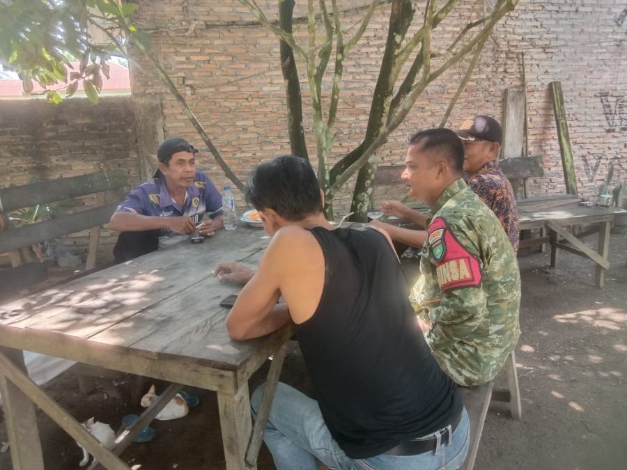 Warung Kopi Jadi Sasaran Komsos Babinsa Koramil Tambusai*
