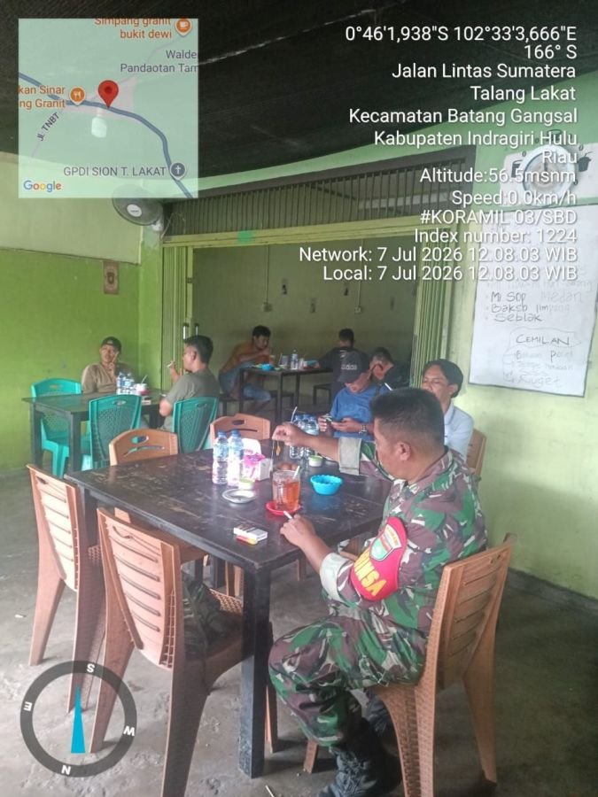 Warung Kopi Jadi Tempat Favorit, Babinsa Lakukan Komsos Bersama Warga