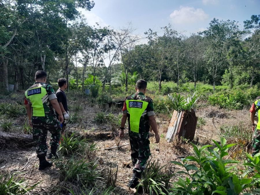 Waspada Kebakaran, Babinsa Koramil 02/KT Lakukan Patroli Karhutla di wilayah Binaan