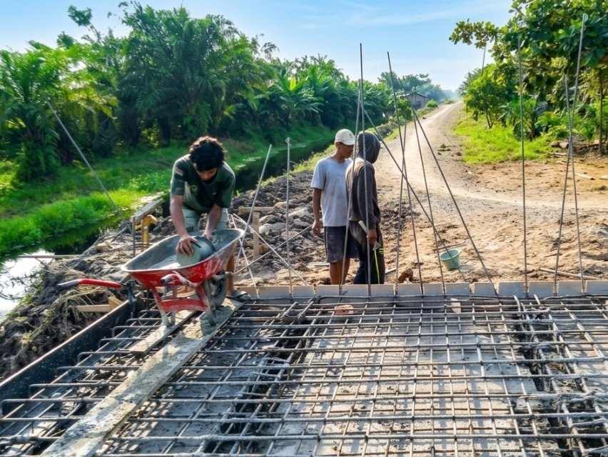Wujud Gotong Royong, Jembatan Garuda di Pekaitan Kini Rampung 80 Persen