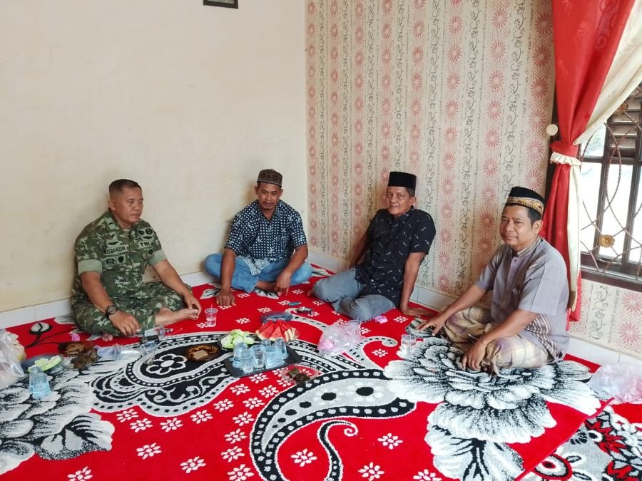 Wujud Kemanunggalan TNI, Babinsa Sukajadi Hadiri Doa Bersama Syukuran Khitanan