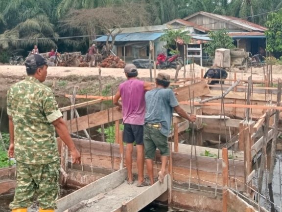 Wujud Kemanunggalan TNI, Pembangunan Jembatan Garuda di Pekaitan Capai 15 Persen