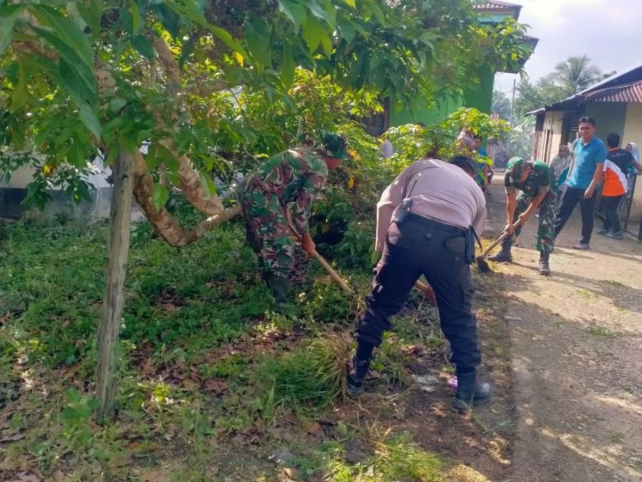 Wujud Kepedulian TNI terhadap Kebersihan dan Kenyamanan Lingkungan Masyarakat