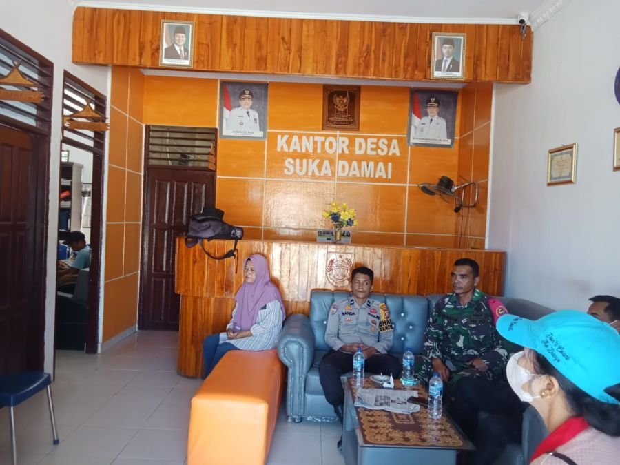 WUJUD NYATA SINERGITAS BABINSA LAKSANAKAN KOMSOS BERSAMA KADES DAN BABINKAMTIBMAS