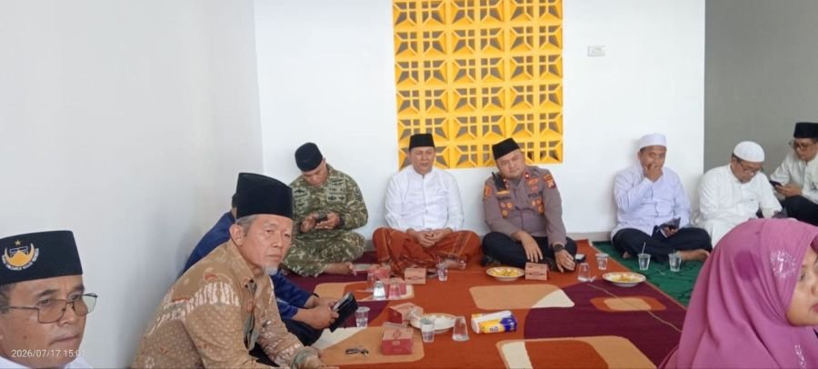 Wujud Sinergitas, Upika Ujungbatu dan TNI-Polri Kompak Hadiri Tabligh Akbar IKMI