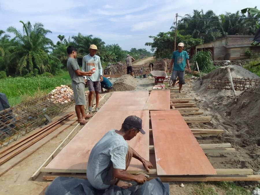 Wujudkan Jembatan Garuda, Serma Windi Aryono Bakar Semangat Gotong Royong Warga Pekaitan