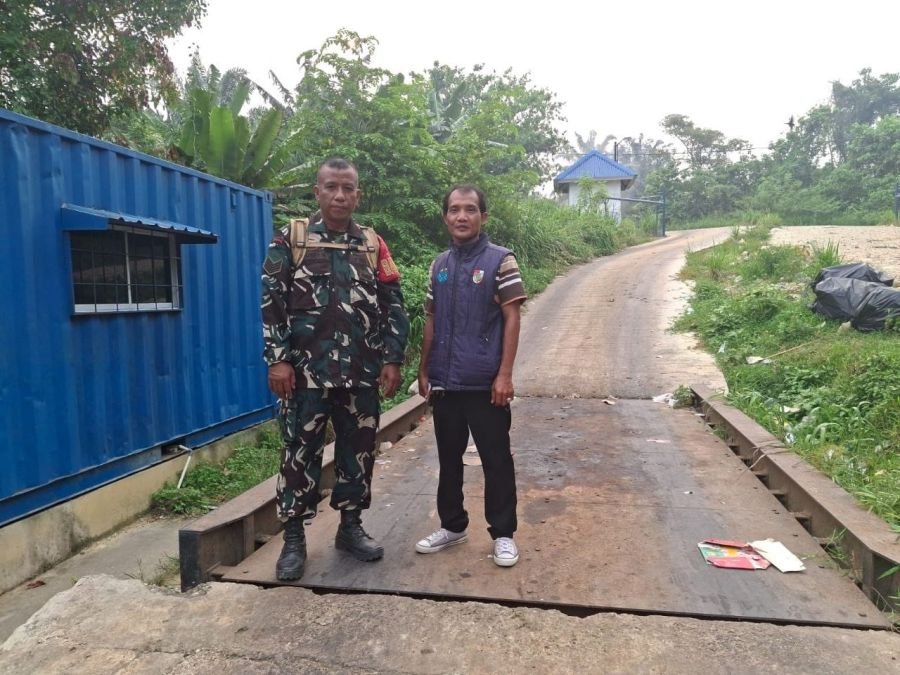 Wujudkan Lingkungan Aman dan Nyaman, Babinsa Tenayan Raya Bantu Pengamanan Transdepo