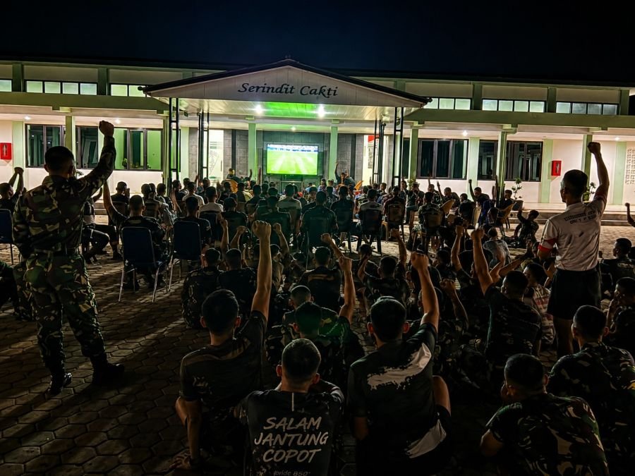 Yonif TP 850/SC Antusias Nobar Inggris vs Argentina